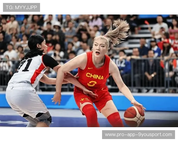 中国女篮内部比赛：李梦绝杀引欢呼