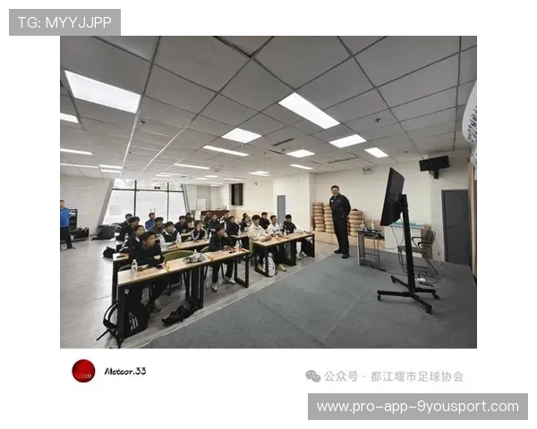 足球裁判委员会在执法中推广多语种培训以适应国际赛事交流需要